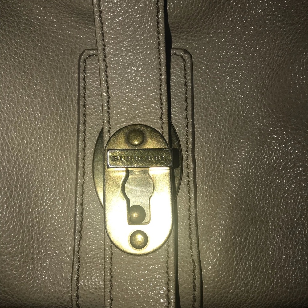 ‼️Flash Sale‼️ Burberry leather bag - Picture 3 of 8